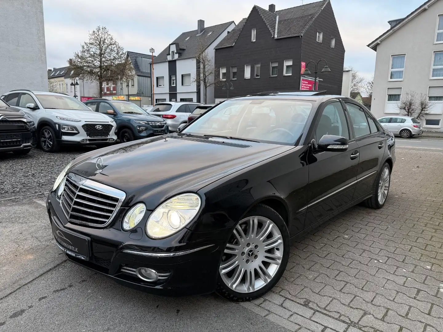 Mercedes-Benz E 280 Avantgarde Navi*BiXenon*AHK*Standheizung Schwarz - 1