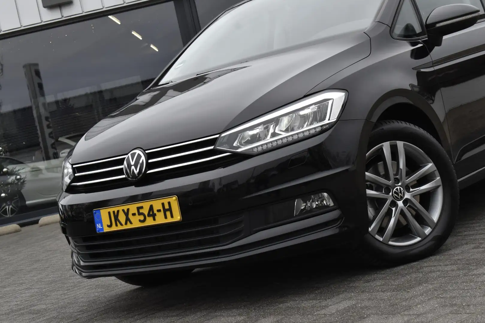 Volkswagen Touran 1.5 TSI Business 7p Pano - Trekhaak - BTW Negro - 2