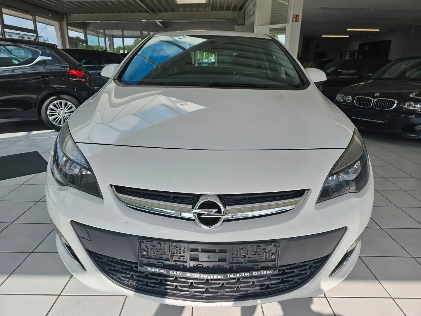 Opel Astra J Lim. 5-trg. Fun Weiß - 2