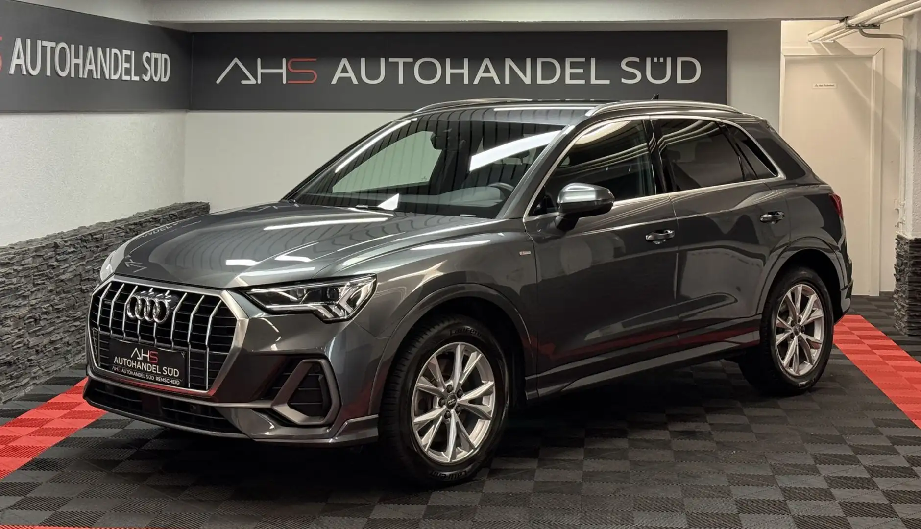 Audi Q3 45 TFSI quattro S line Grau - 1