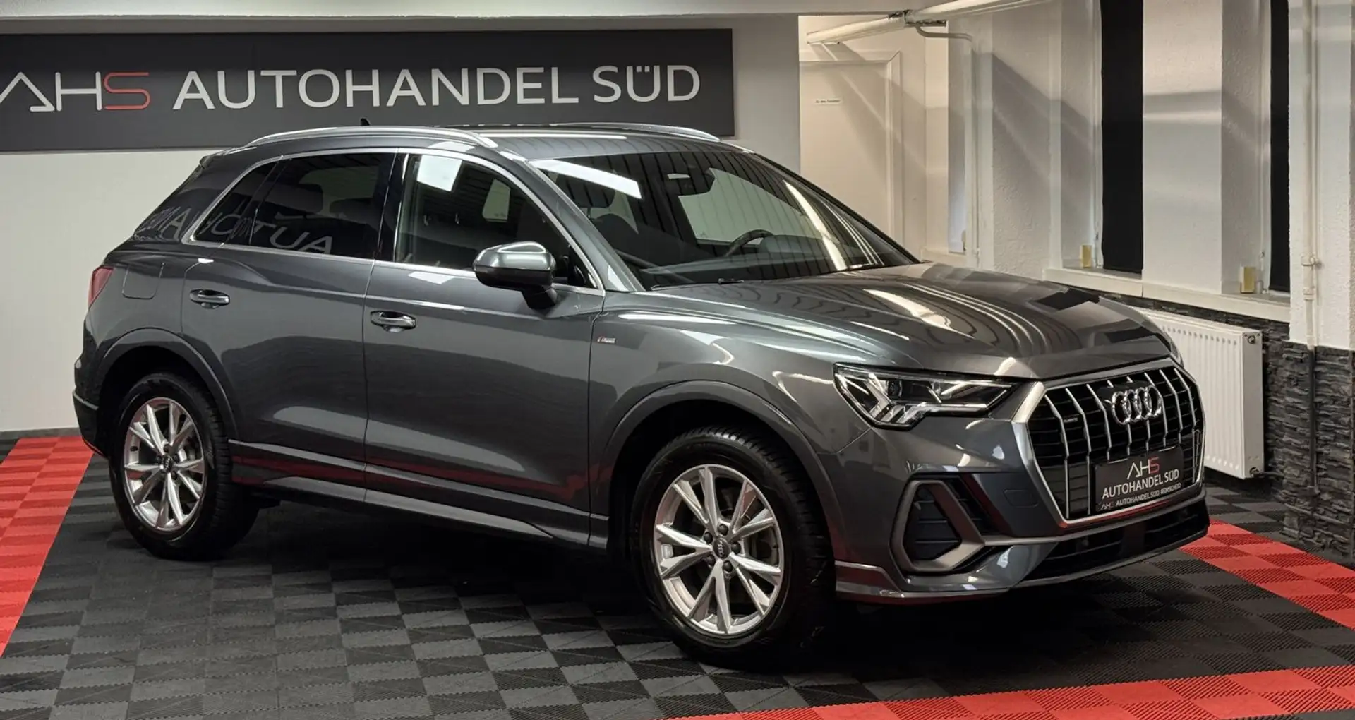 Audi Q3 45 TFSI quattro S line Grau - 2