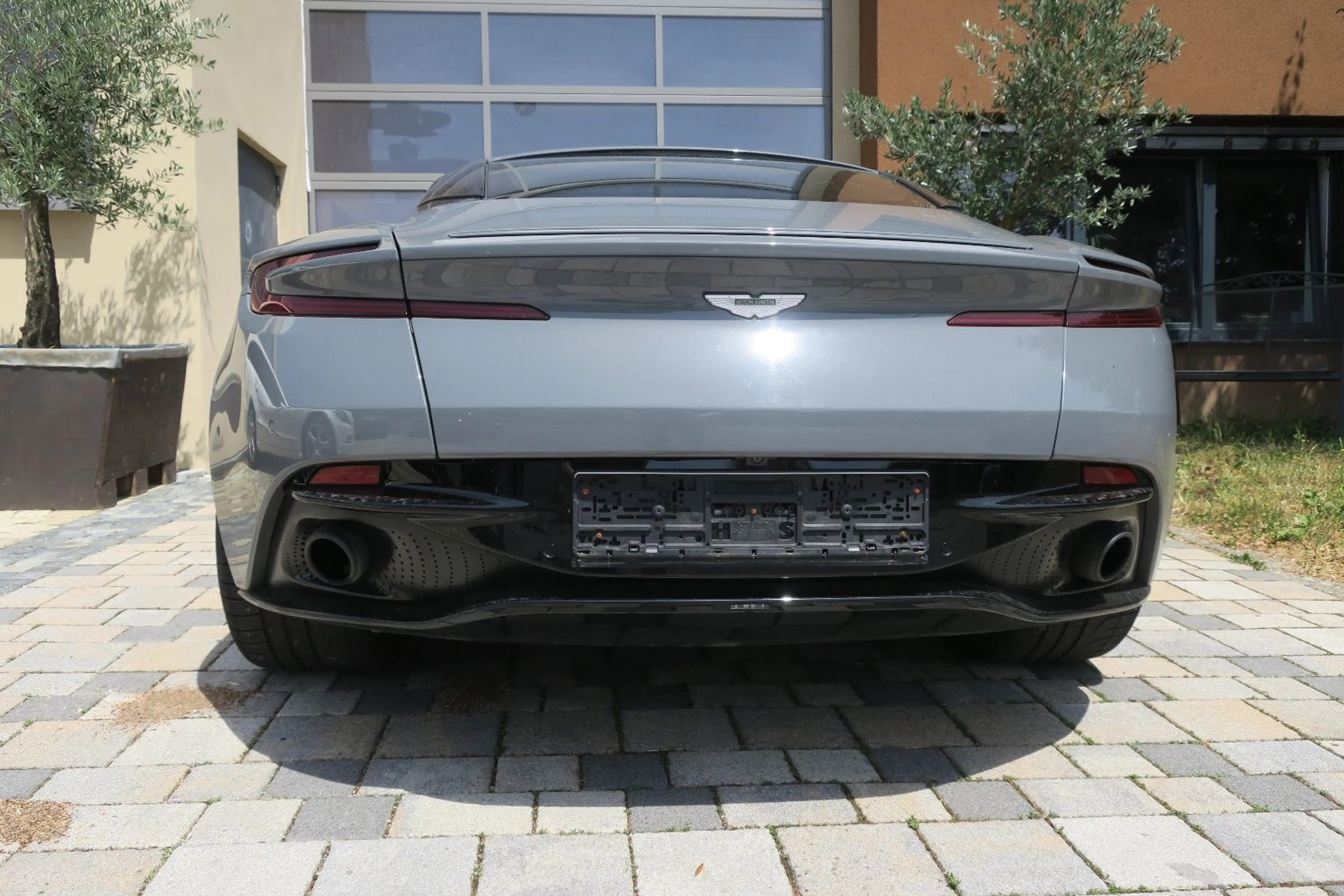 Aston Martin DB11 5.2 V12 Launch Edition 21" Ultralight — photo 11