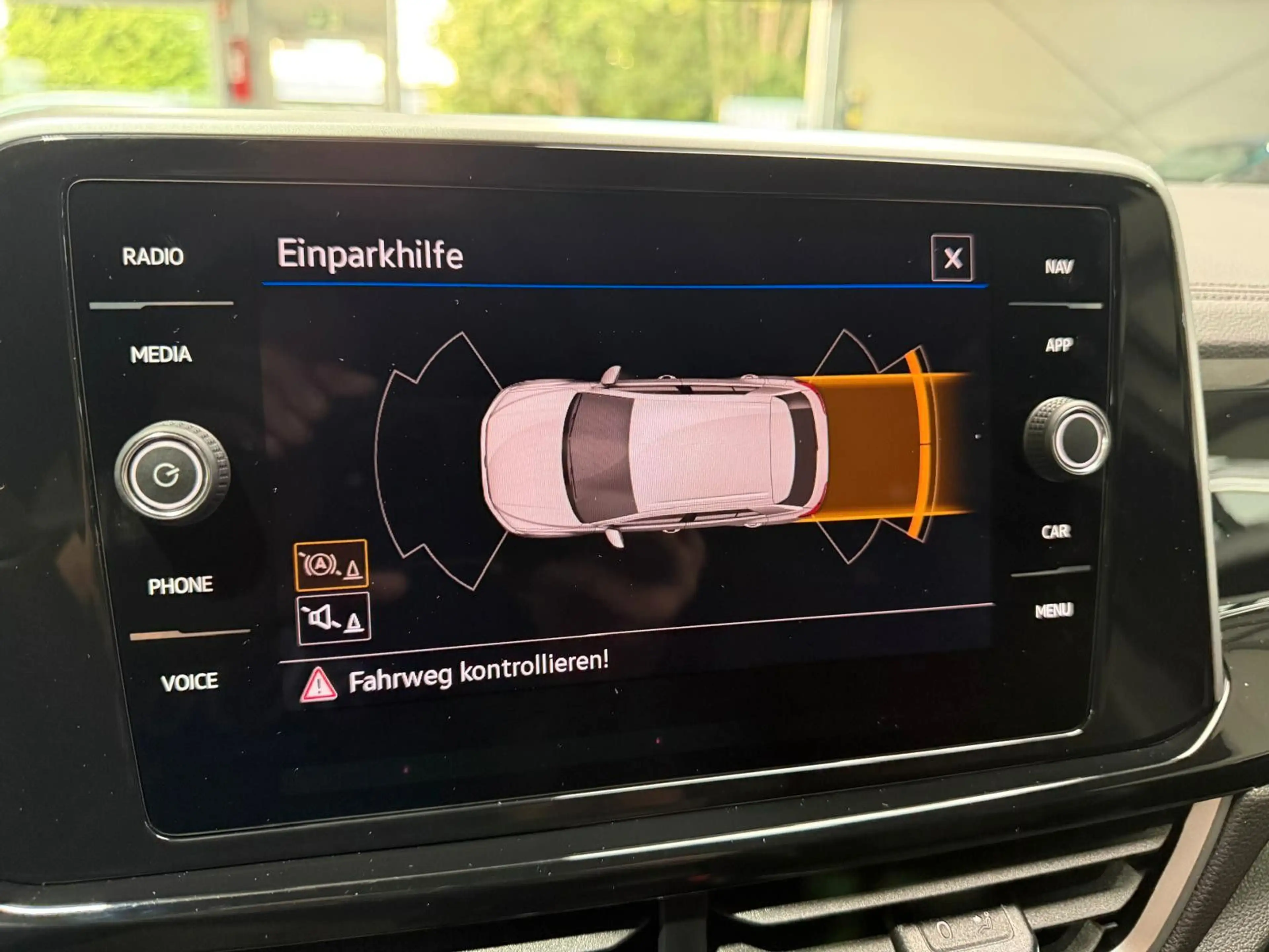 Volkswagen T-Roc 1.5 TSI R-Line ACC SHZ LED IQ-Light APP — photo 15