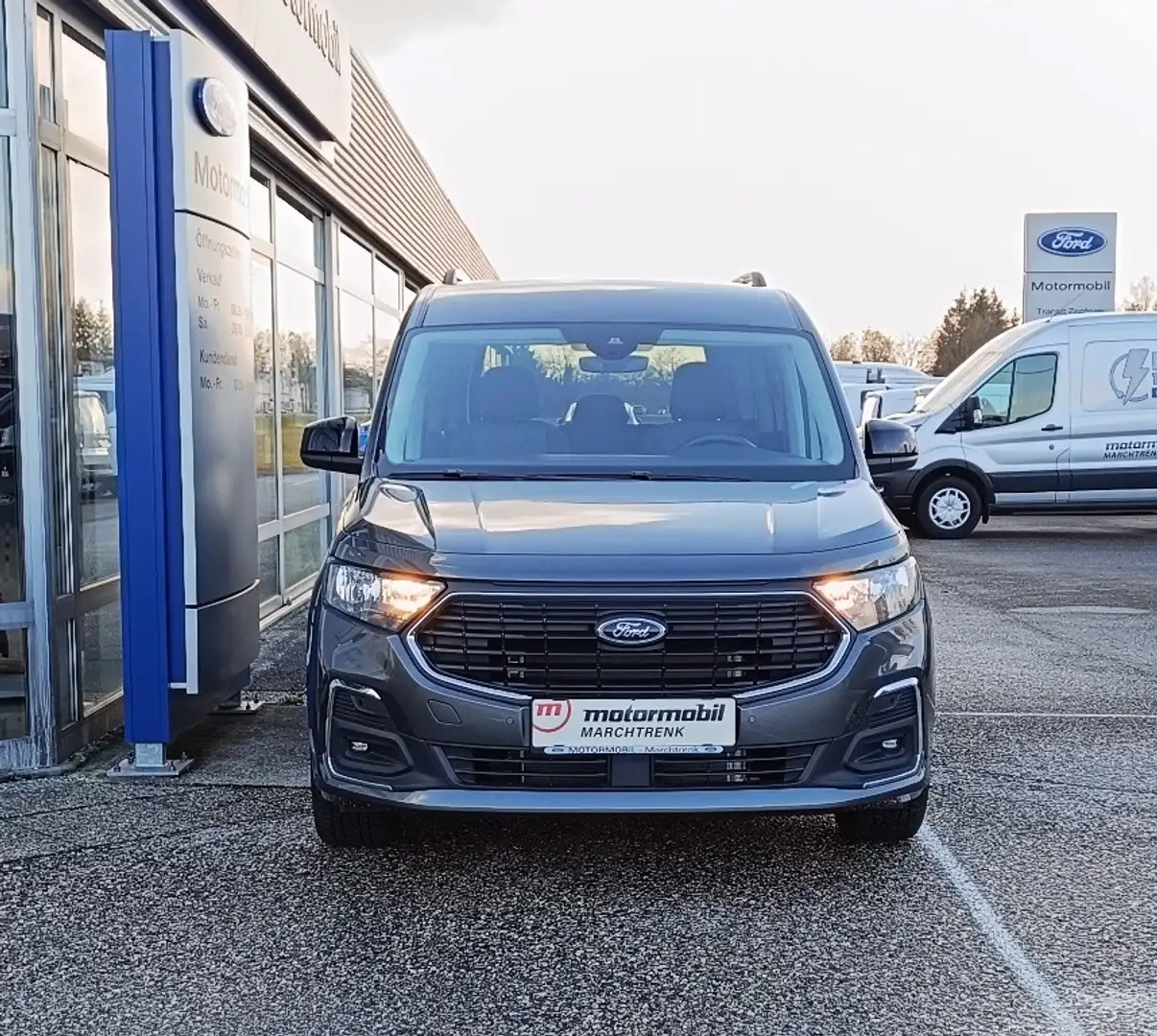 Ford Tourneo Connect 2,0 EcoBlue L1 Titanium Aut. Gris - 2
