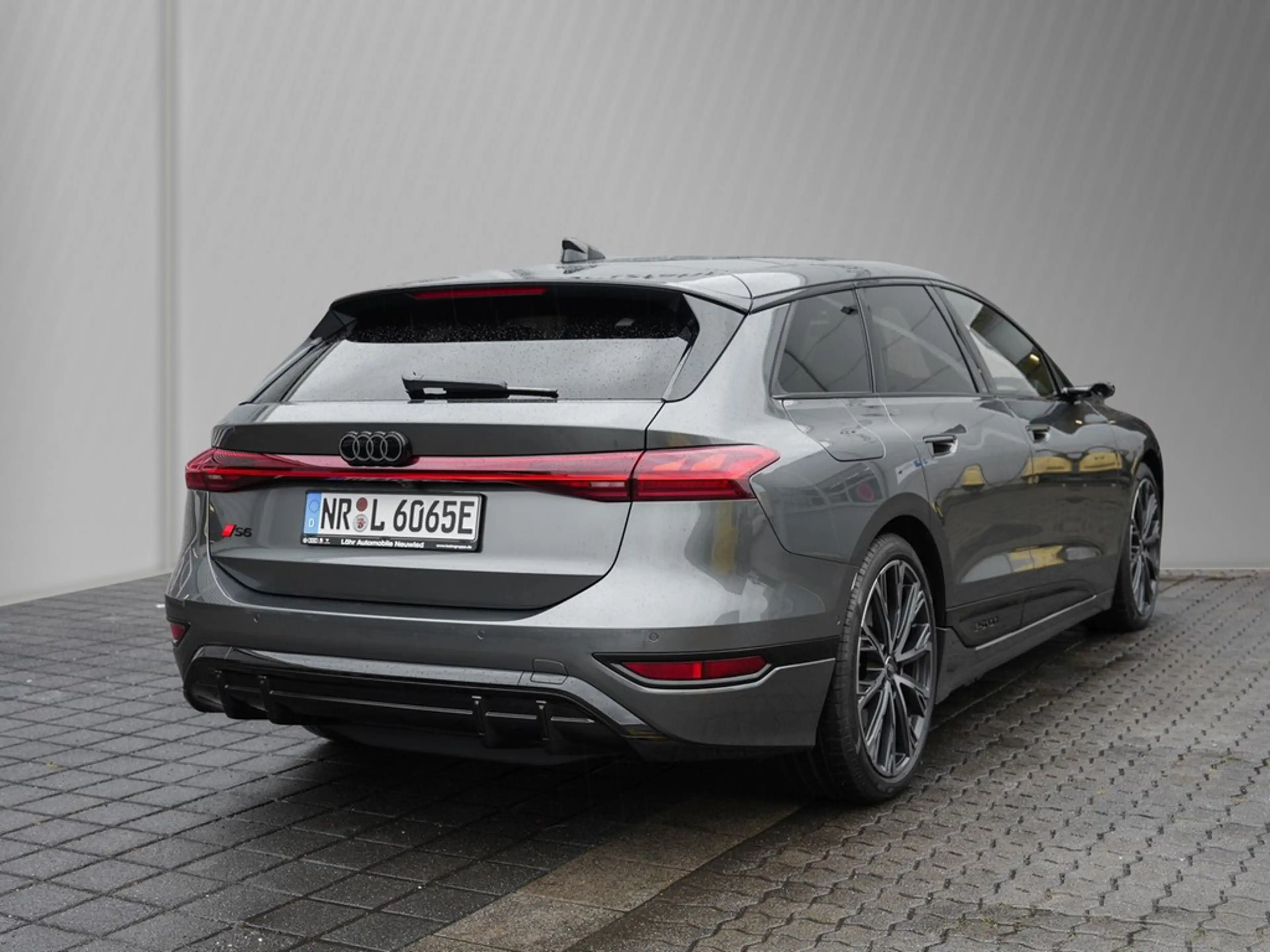 Audi S6 e-tron Avant edition one grey Matrix, B+O, — photo 4