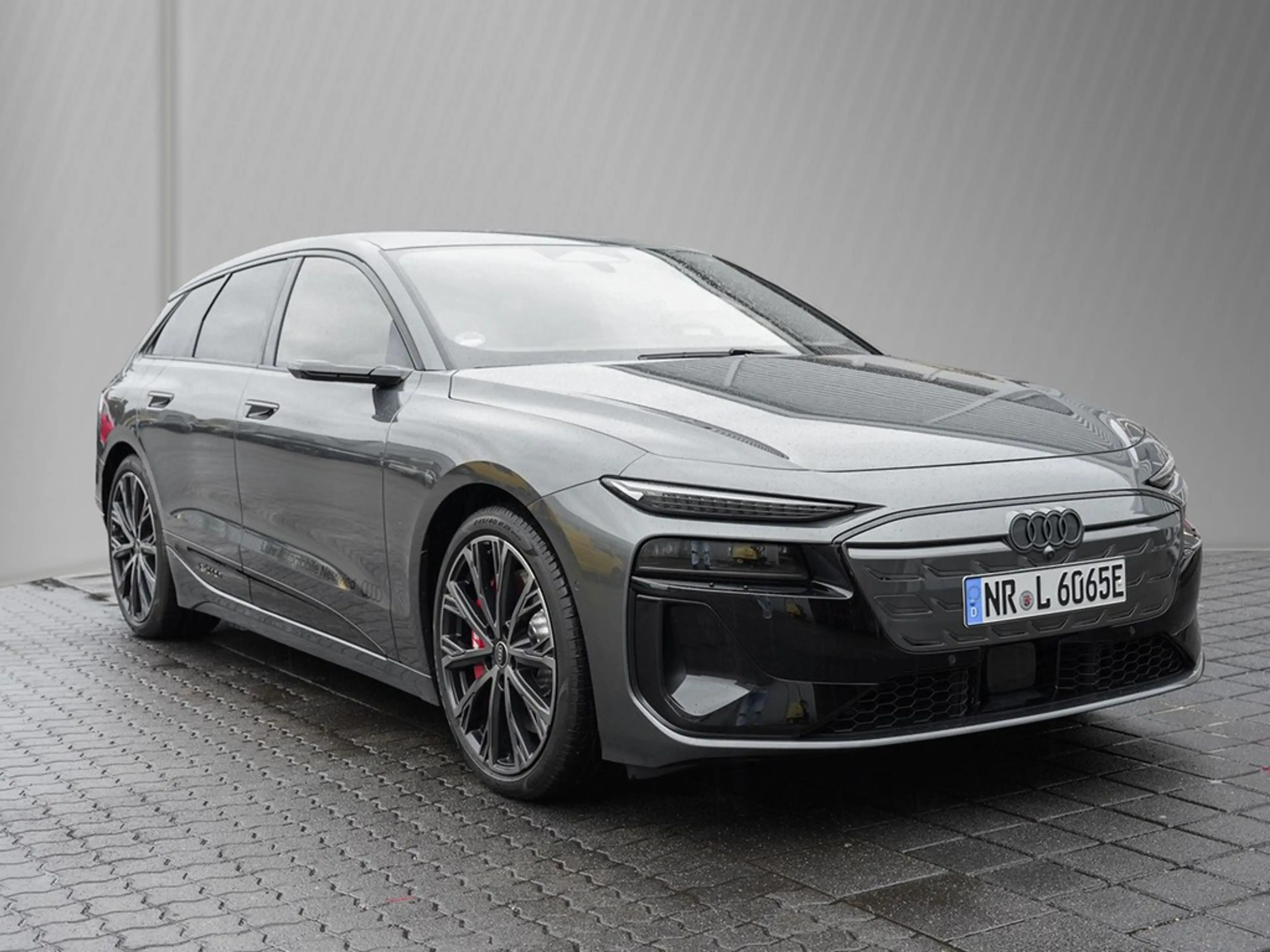 Audi S6 e-tron Avant edition one grey Matrix, B+O, — photo 3