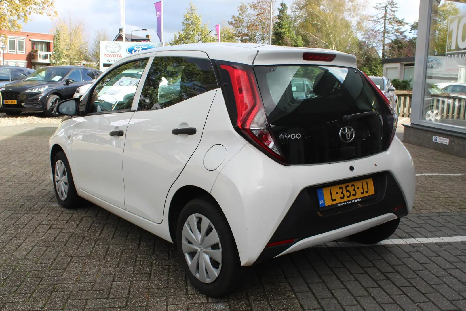 Toyota Aygo X X-FUN 5-DEURS 4-S BANDEN AIRCO EL-RAMEN BLUETOOTH Weiß - 2