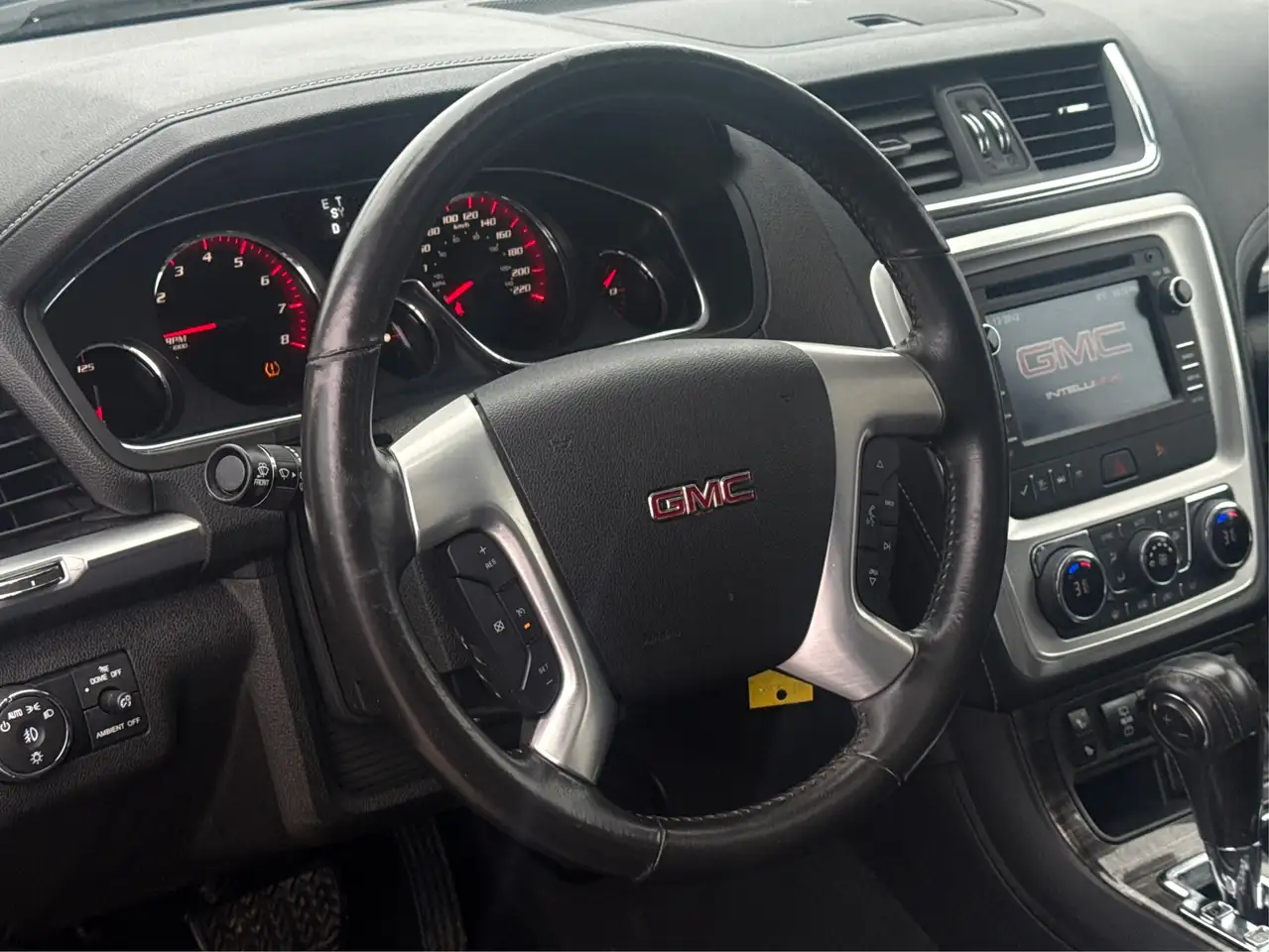 GMC Acadia снимка GMC Acadia