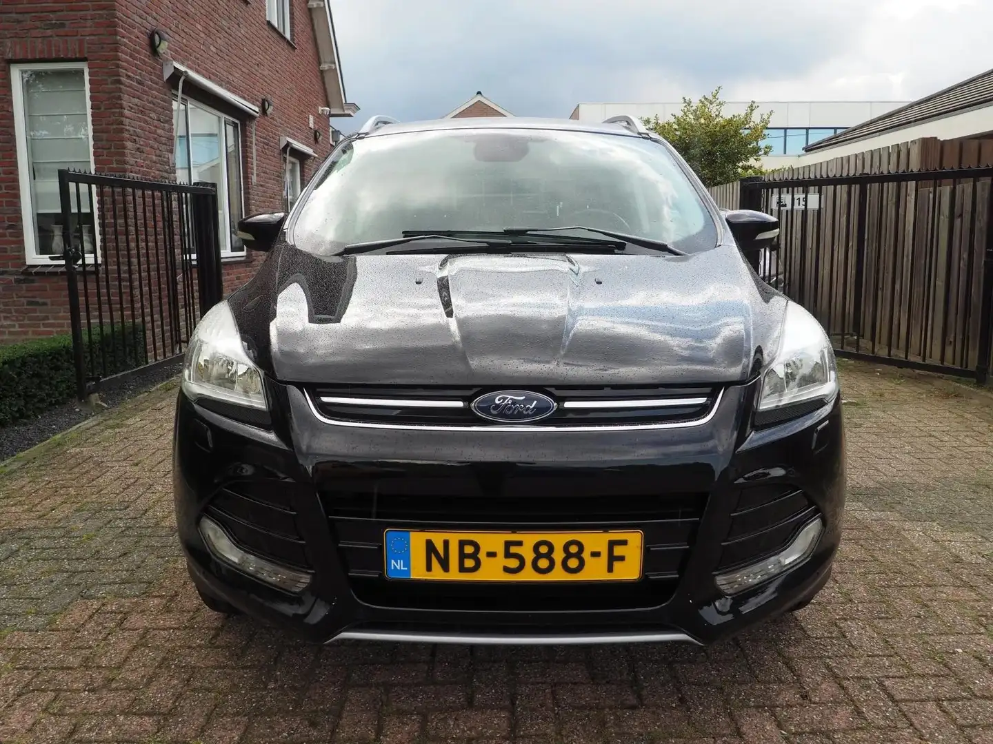 Ford Kuga 1.5 Titanium Zwart - 2
