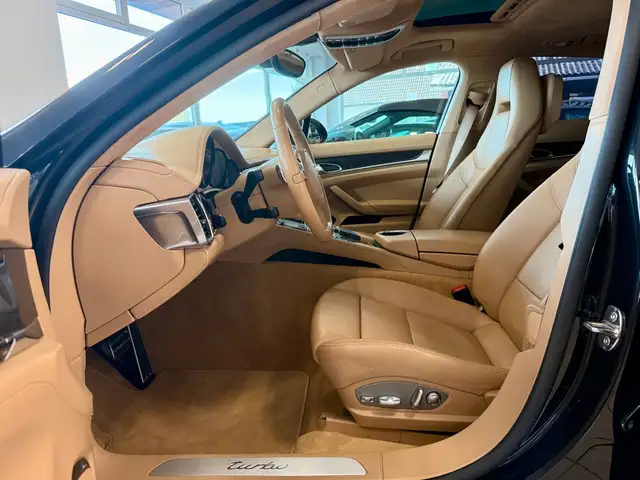 Porsche Panamera view 9