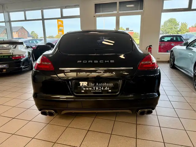 Porsche Panamera view 4