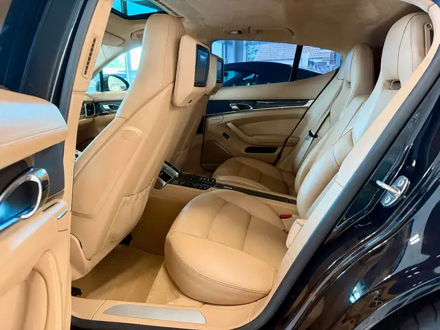 Porsche Panamera view 12