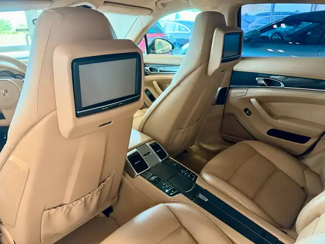 Porsche Panamera view 10