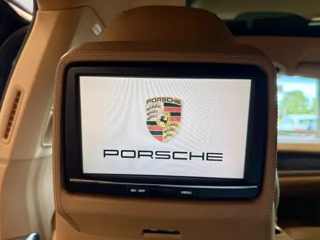 Porsche Panamera view 11