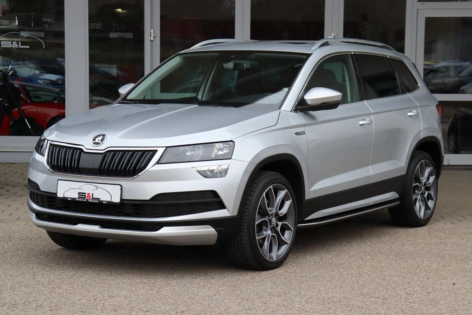 Skoda Karoq 2.0 TDI Scout 4x4/Business/Pano/Kamera/AHK Argent - 1