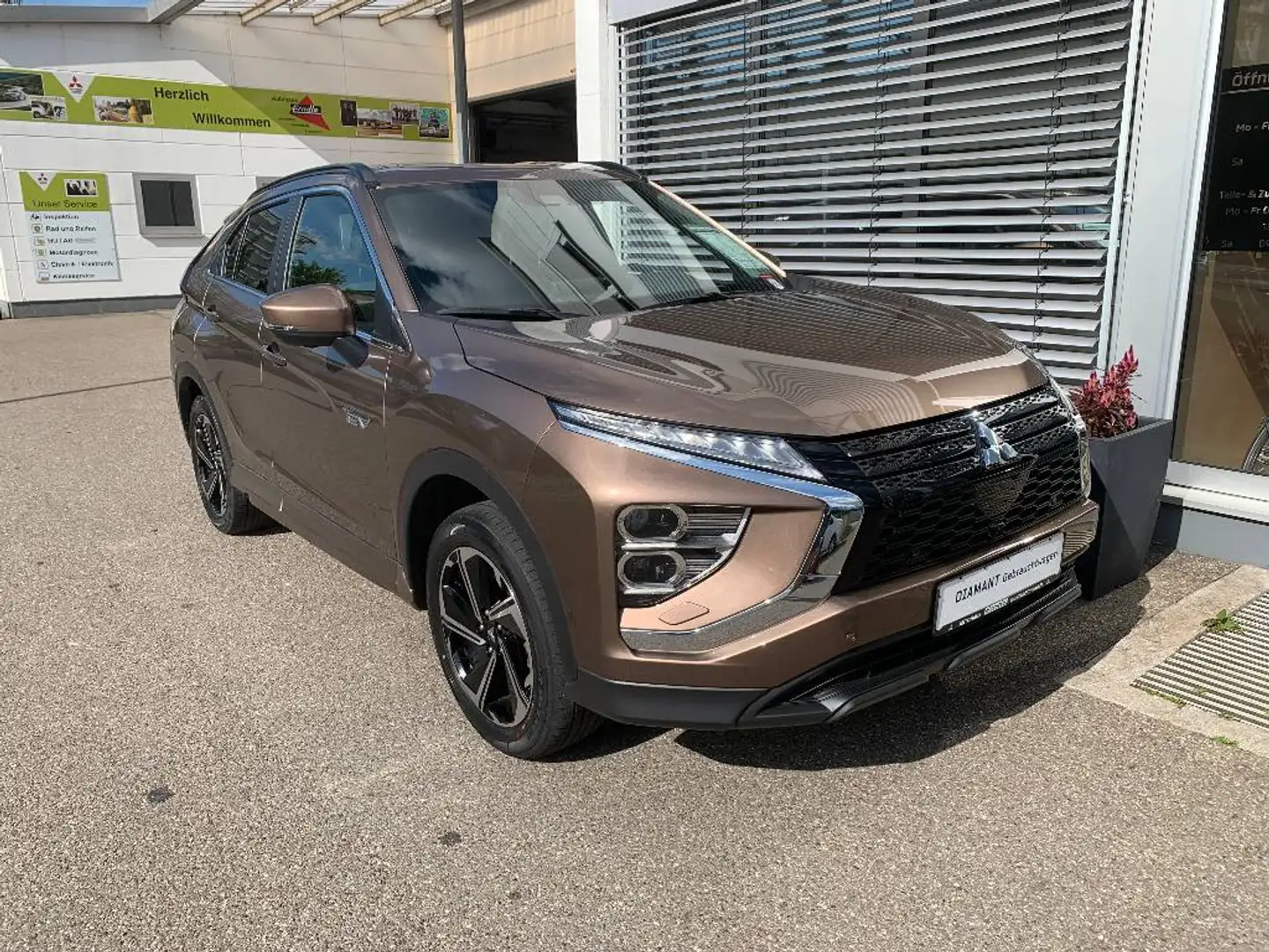 Mitsubishi Eclipse Cross Plug-in Hybrid PLUS mit Select Marrón - 1