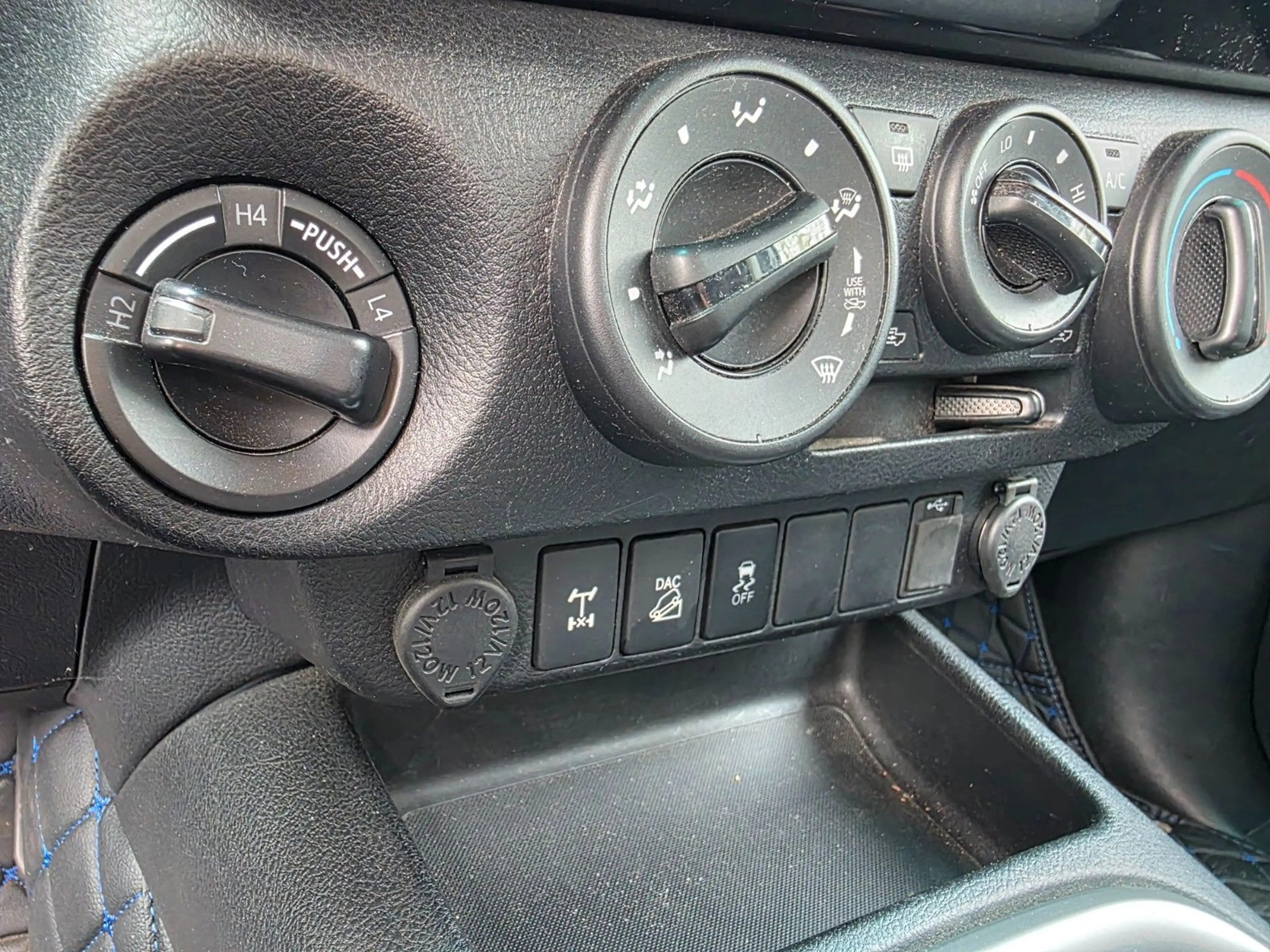 Toyota Hilux Double Cab Comfort 4x4 *DAB*Klima*RFK*AHZV — photo 14