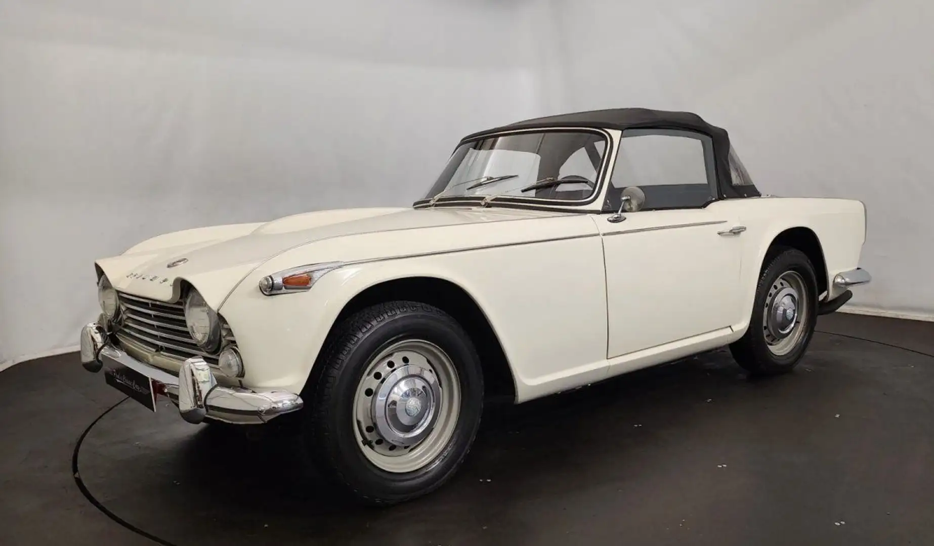 Triumph TR4 TR4 A IRS Blanc - 2
