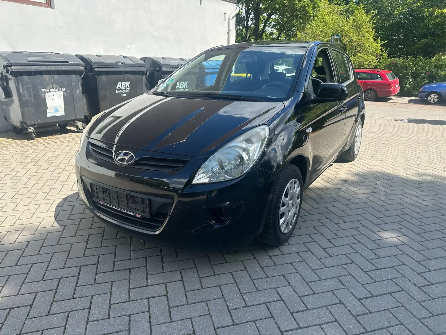 Hyundai i20 FIFA WM Edition / Klima / Euro 5 / Tüv 12.2025 crna - 1