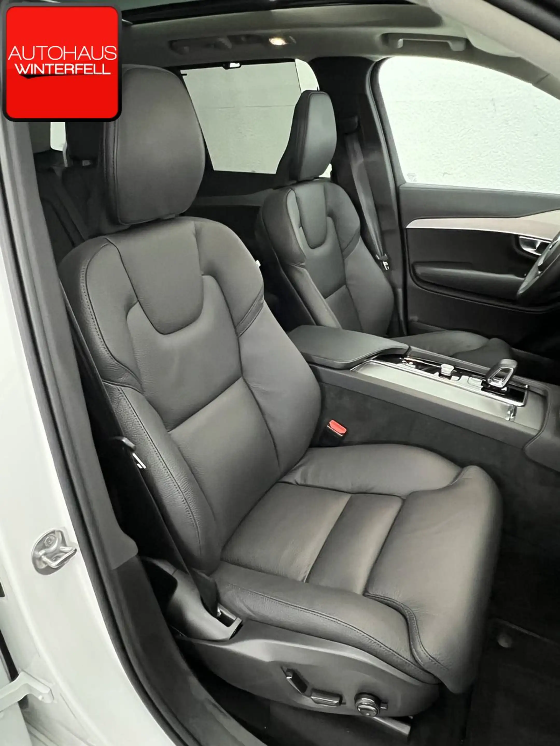 Volvo XC90 B5 D AWD PLUS BRIGHT 7SITZ+PANO+AHK+STANDHE — photo 8