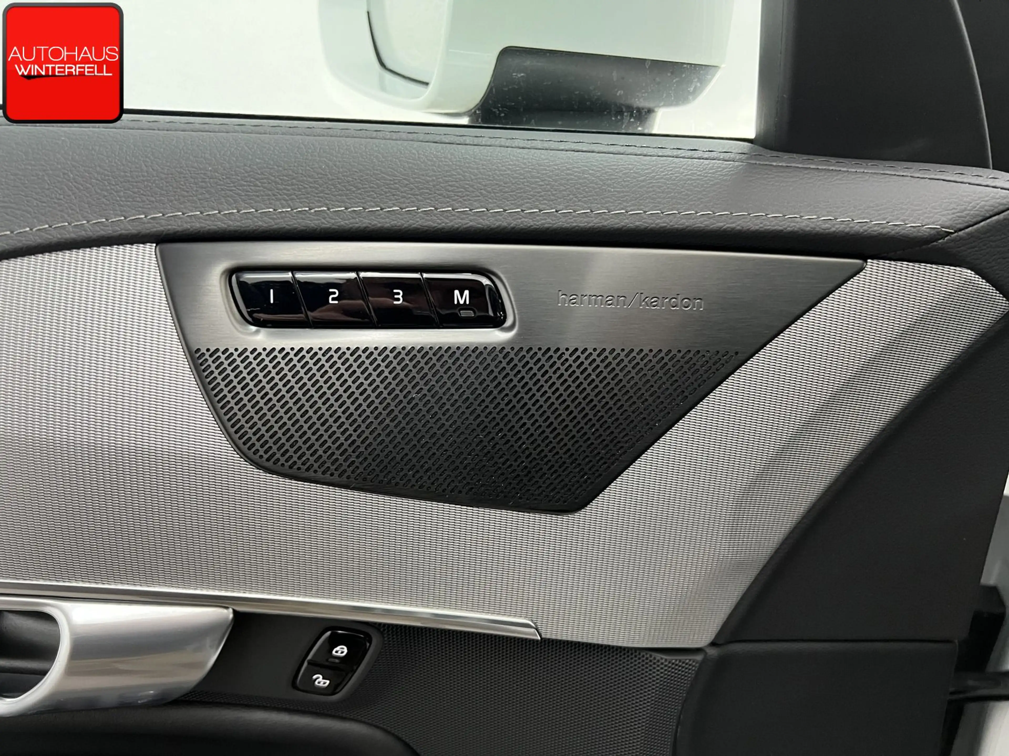 Volvo XC90 B5 D AWD PLUS BRIGHT 7SITZ+PANO+AHK+STANDHE — photo 14