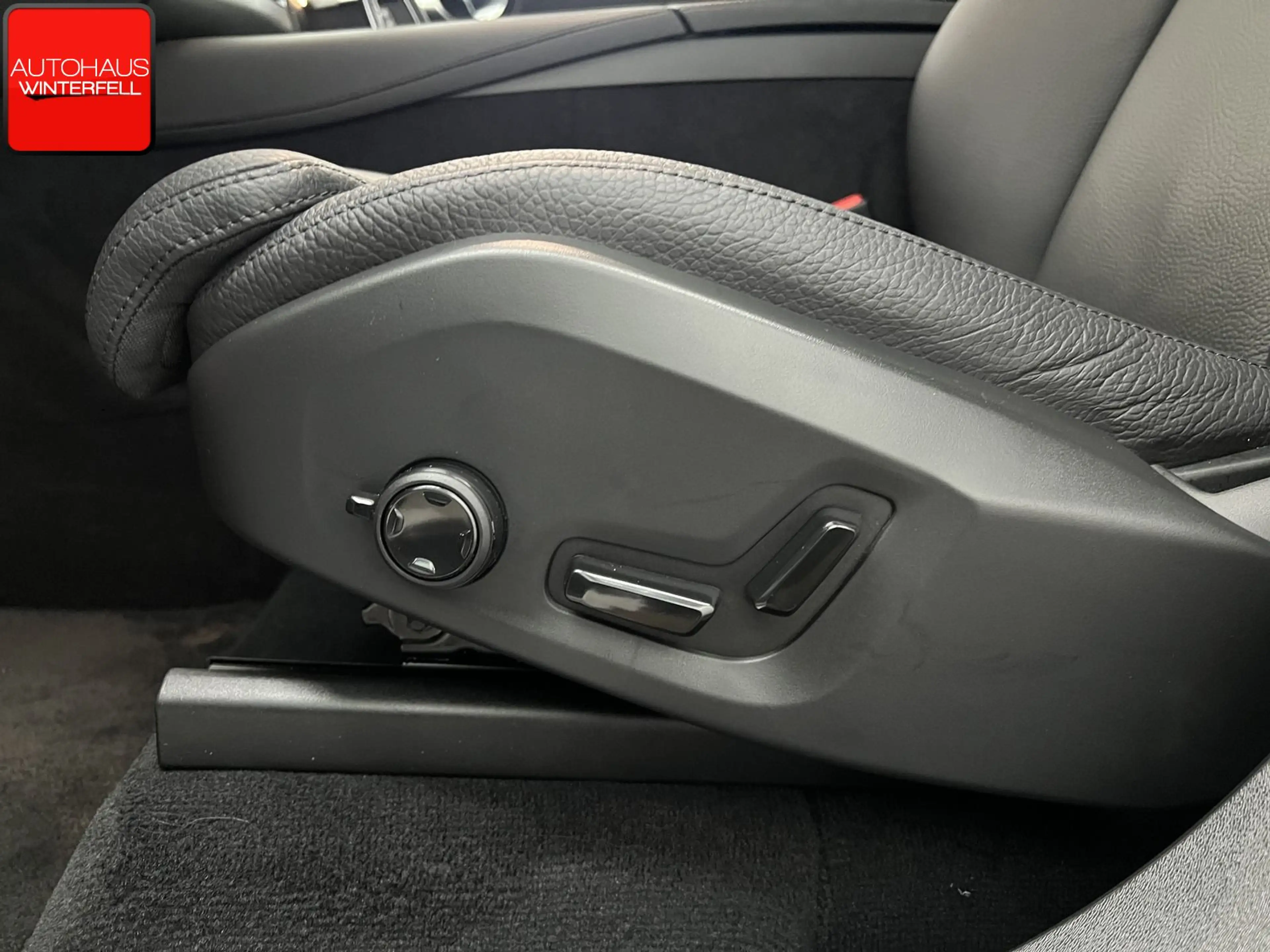 Volvo XC90 B5 D AWD PLUS BRIGHT 7SITZ+PANO+AHK+STANDHE — photo 15