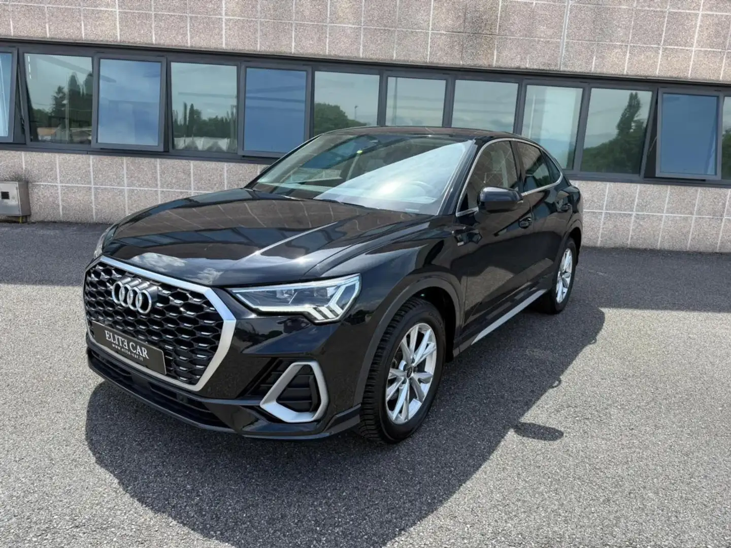 Audi Q3 SPB 35 TFSI S tronic S line edition Noir - 1