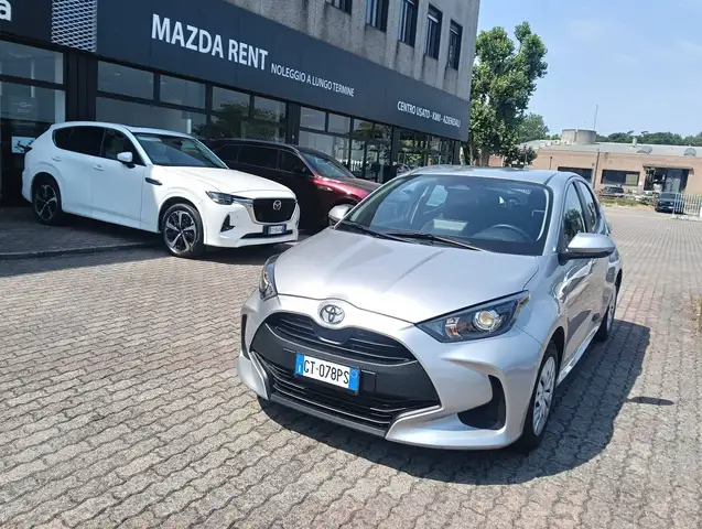Toyota Yaris view 2