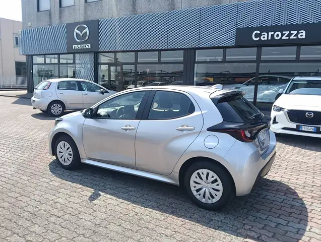 Toyota Yaris view 4