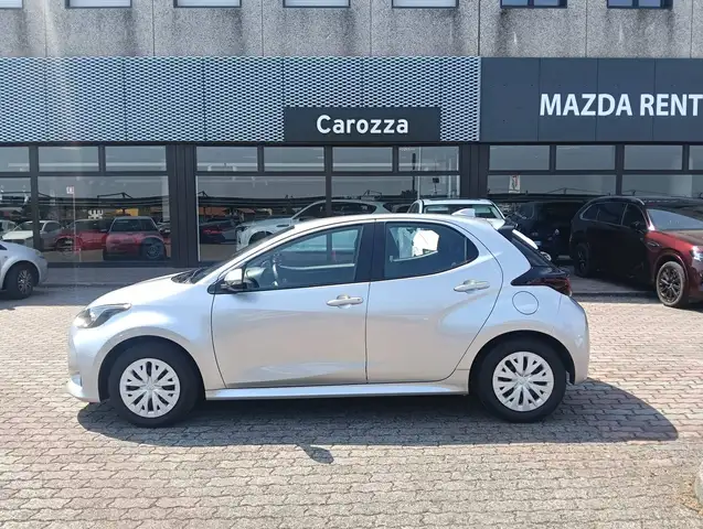 Toyota Yaris view 3