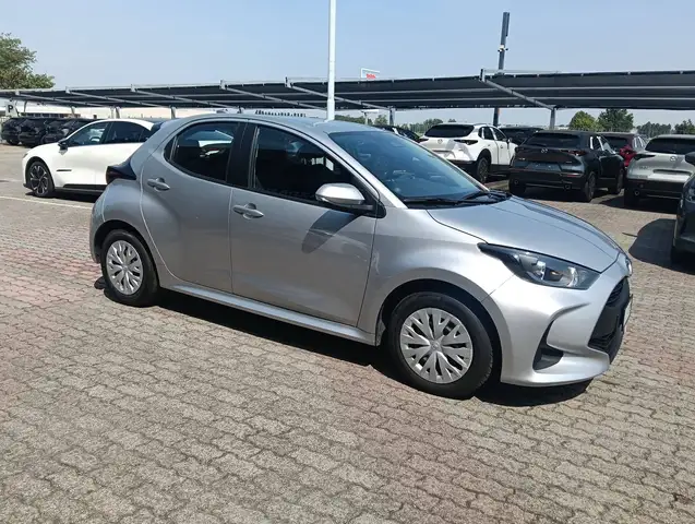 Toyota Yaris view 10