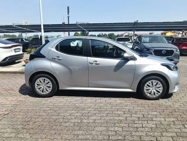 Toyota Yaris view 9