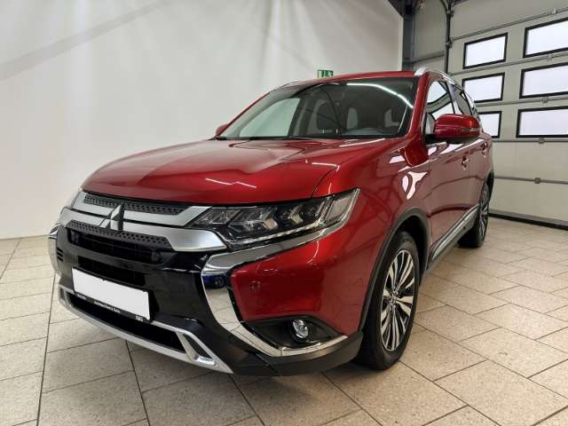 Mitsubishi Outlander Top 2.0 Automatik 4WD 7-Sitze Navi Kamera