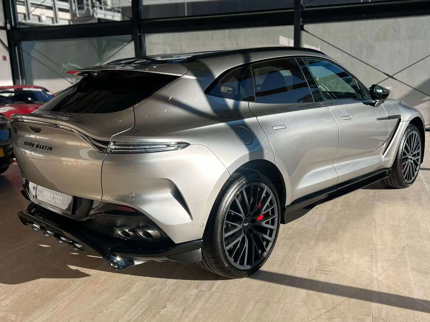 Aston Martin DBX V8 707cv Argent - 2