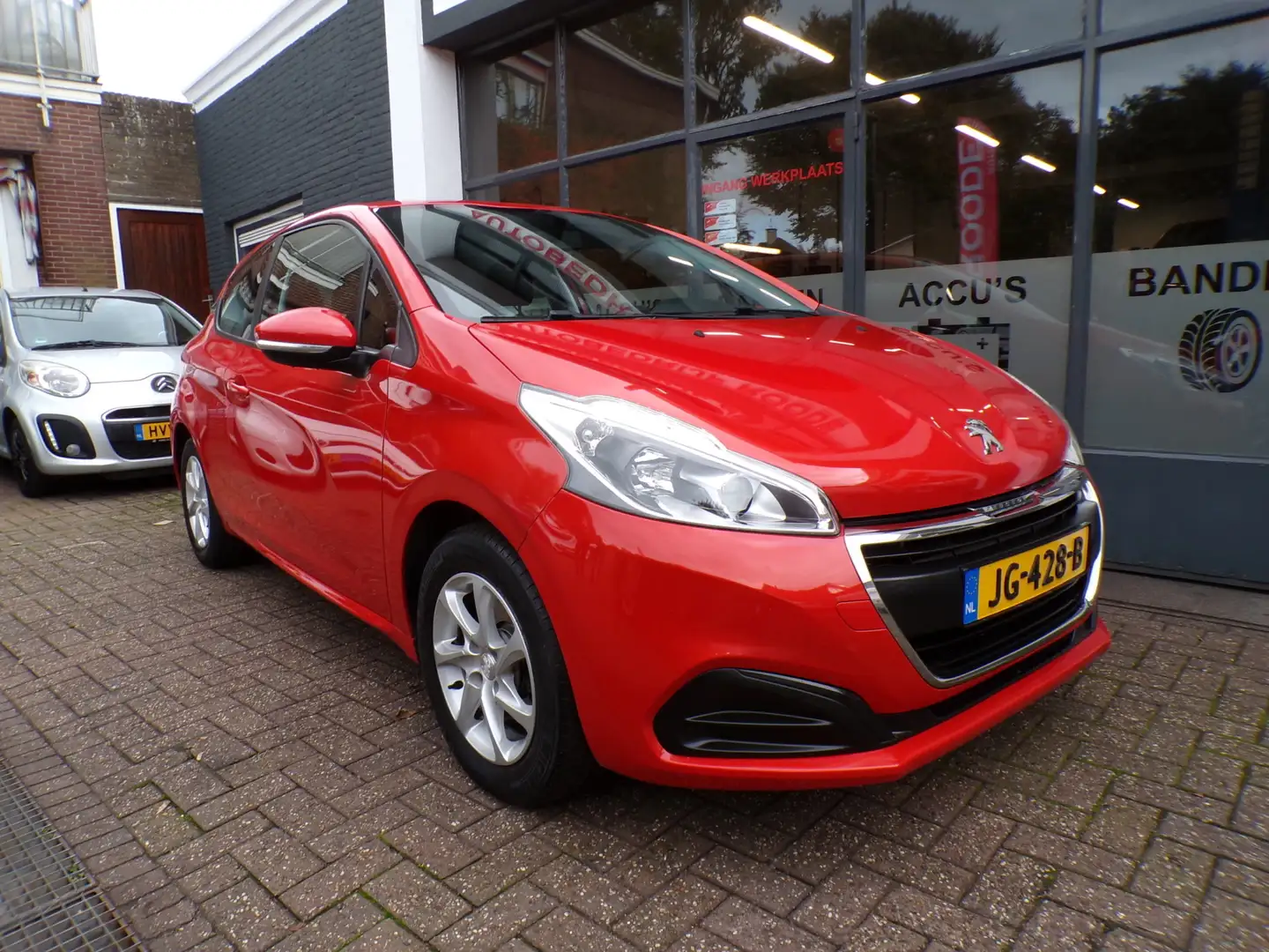 Peugeot 208 1.2 Sport Orange NAVI,CLIMA,PDC,TOP STAAT, NIEUWE Oranje - 2