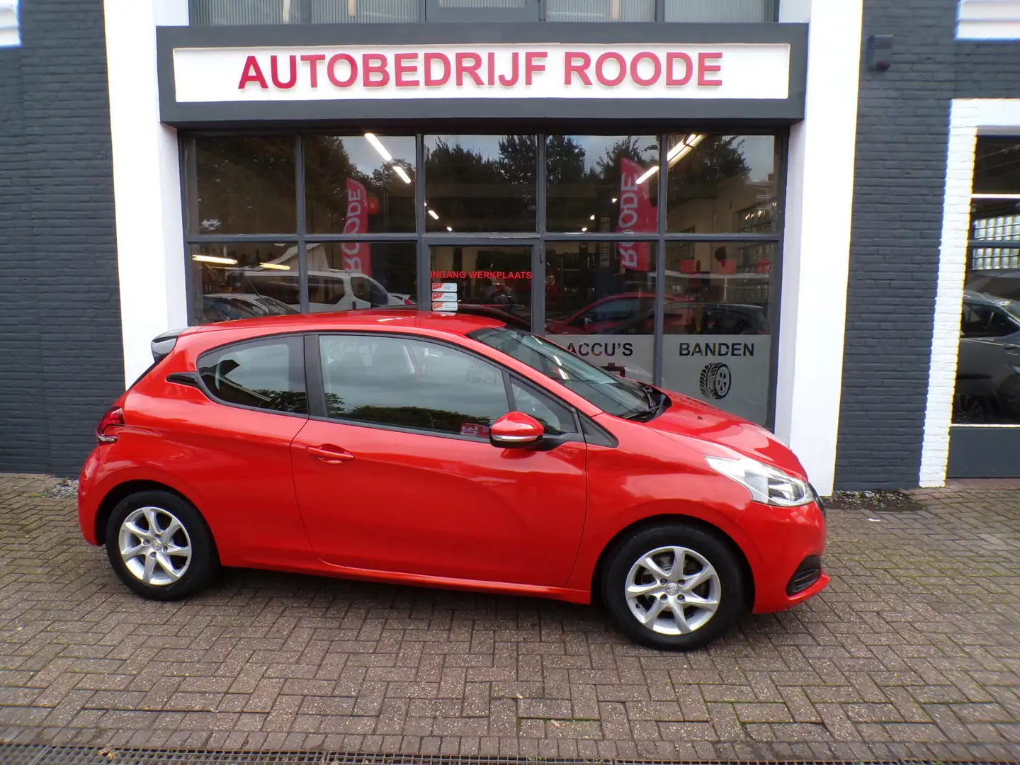 Peugeot 208 1.2 Sport Orange NAVI,CLIMA,PDC,TOP STAAT, NIEUWE Oranje - 1