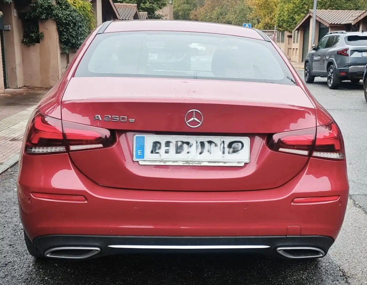 Mercedes-Benz A 250 A 250e Sedán 8G-DCT Rojo - 2