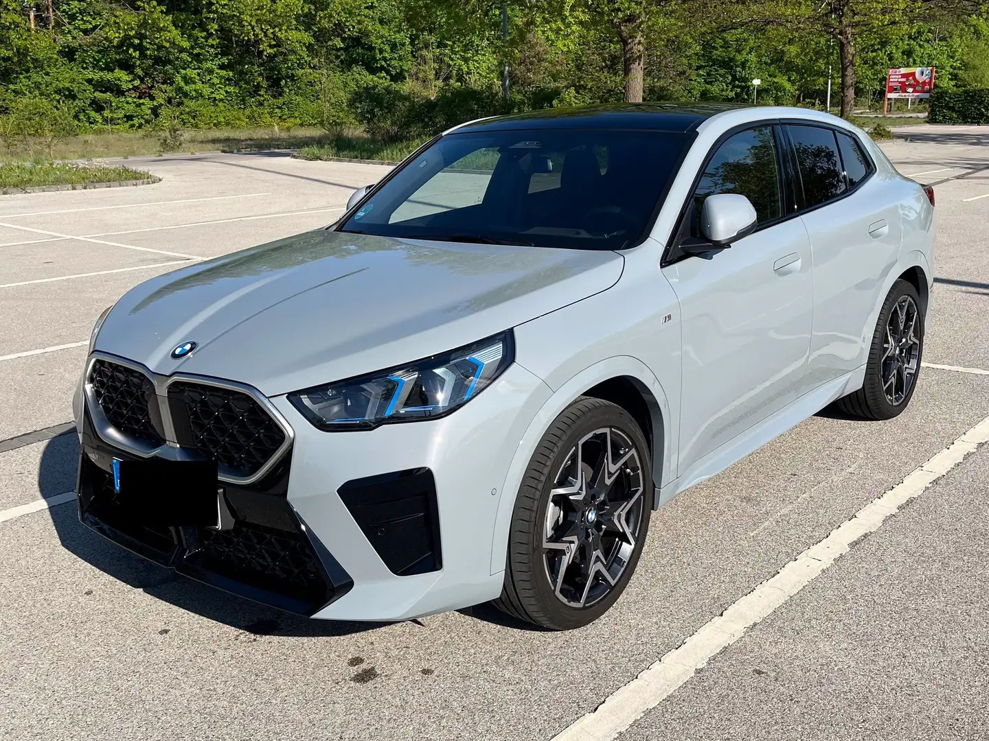 BMW X2 xDrive20d M Sport, Panorama, Anhänger Grau - 2