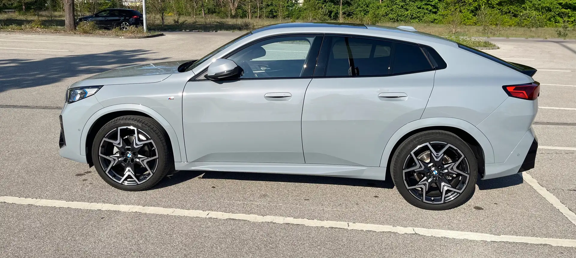 BMW X2 xDrive20d M Sport, Panorama, Anhänger Grau - 1
