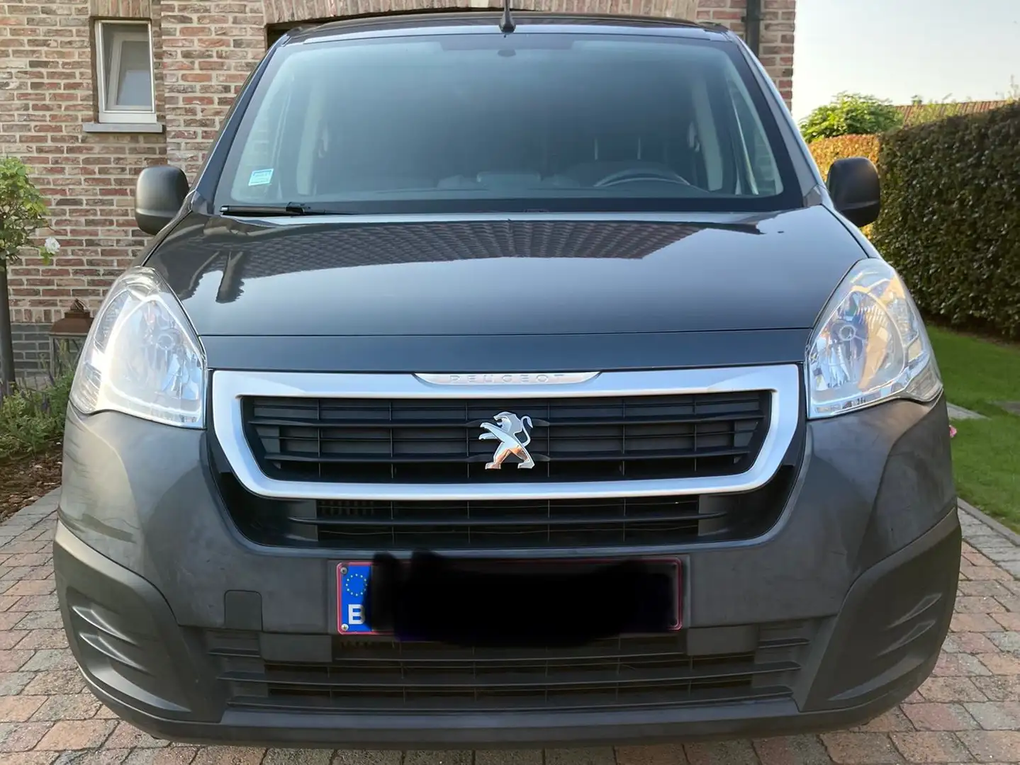Peugeot Traveller 1.6 BlueHDi L2 Standard Business Grau - 1