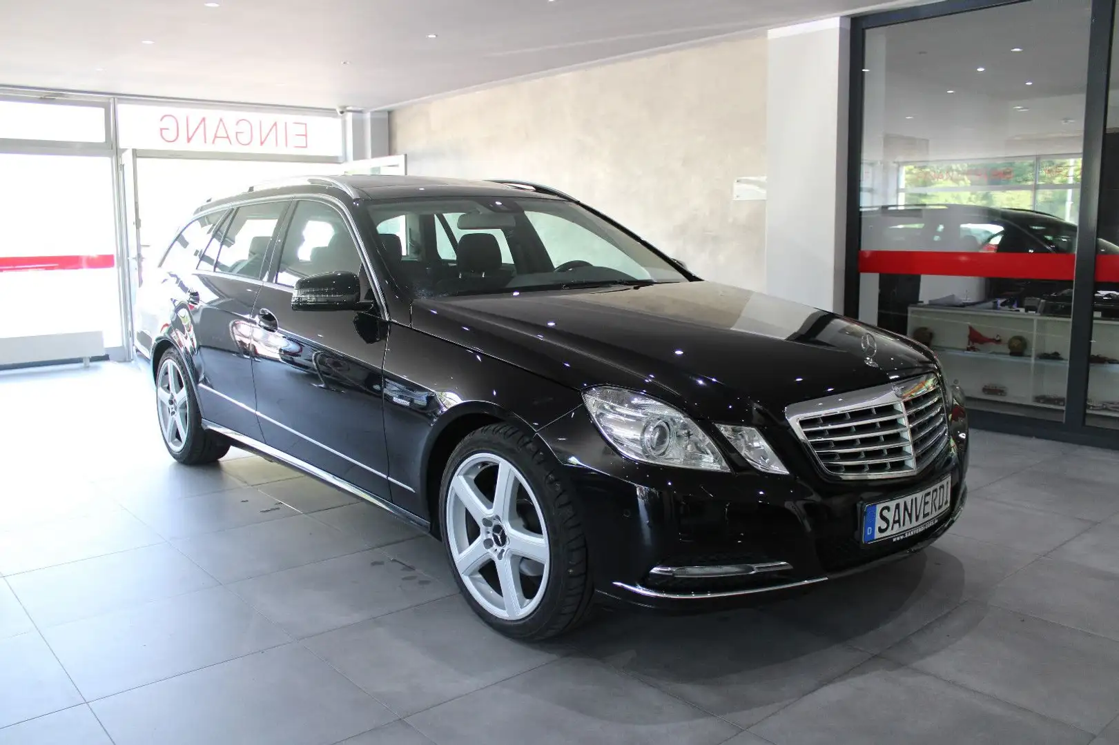 Mercedes-Benz E 200 T BlueEFFICIENCY ELEGANCE XENON LED PANO Schwarz - 2