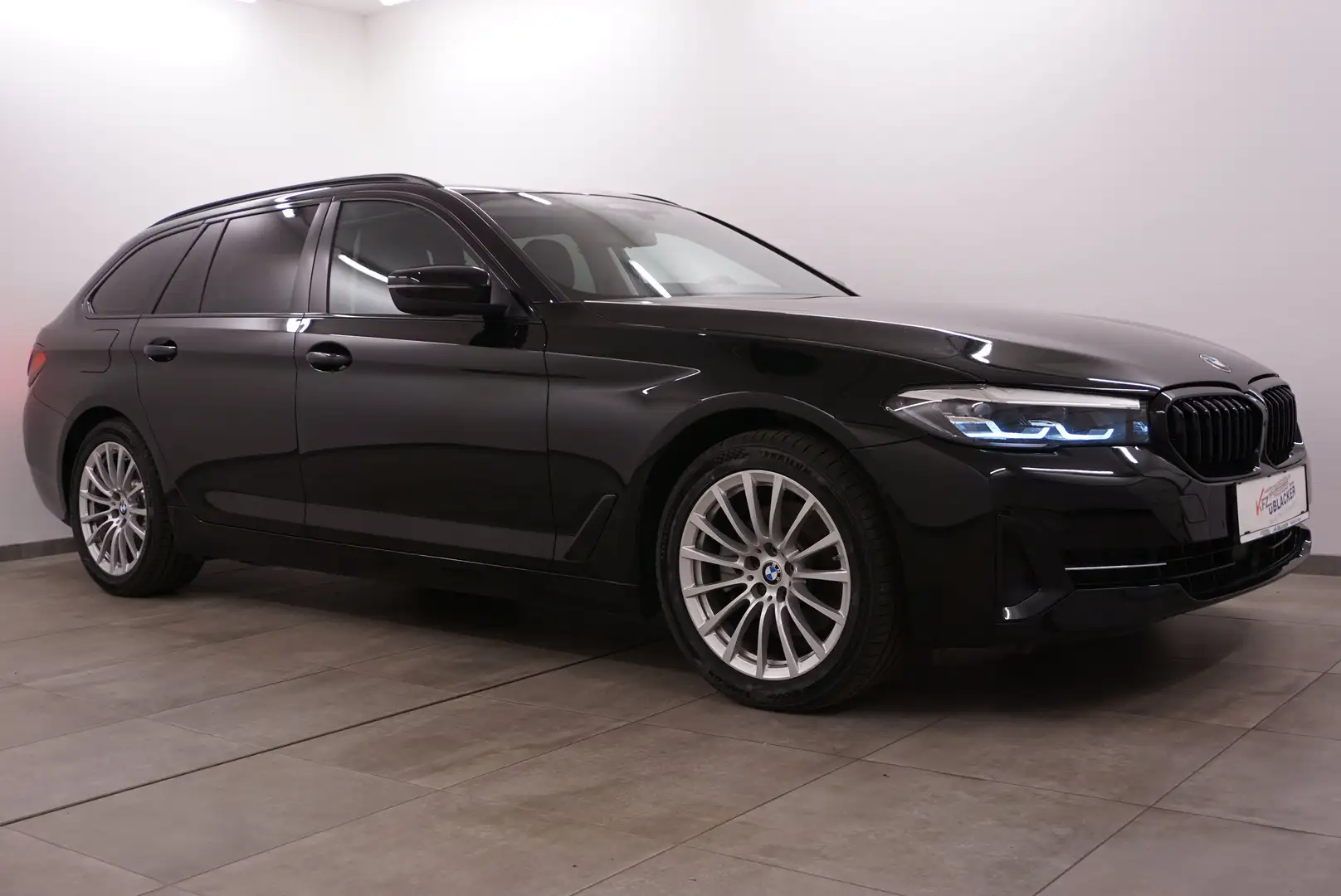 BMW 520 d // Standheizung // shadow line // harman/kardon Schwarz - 1