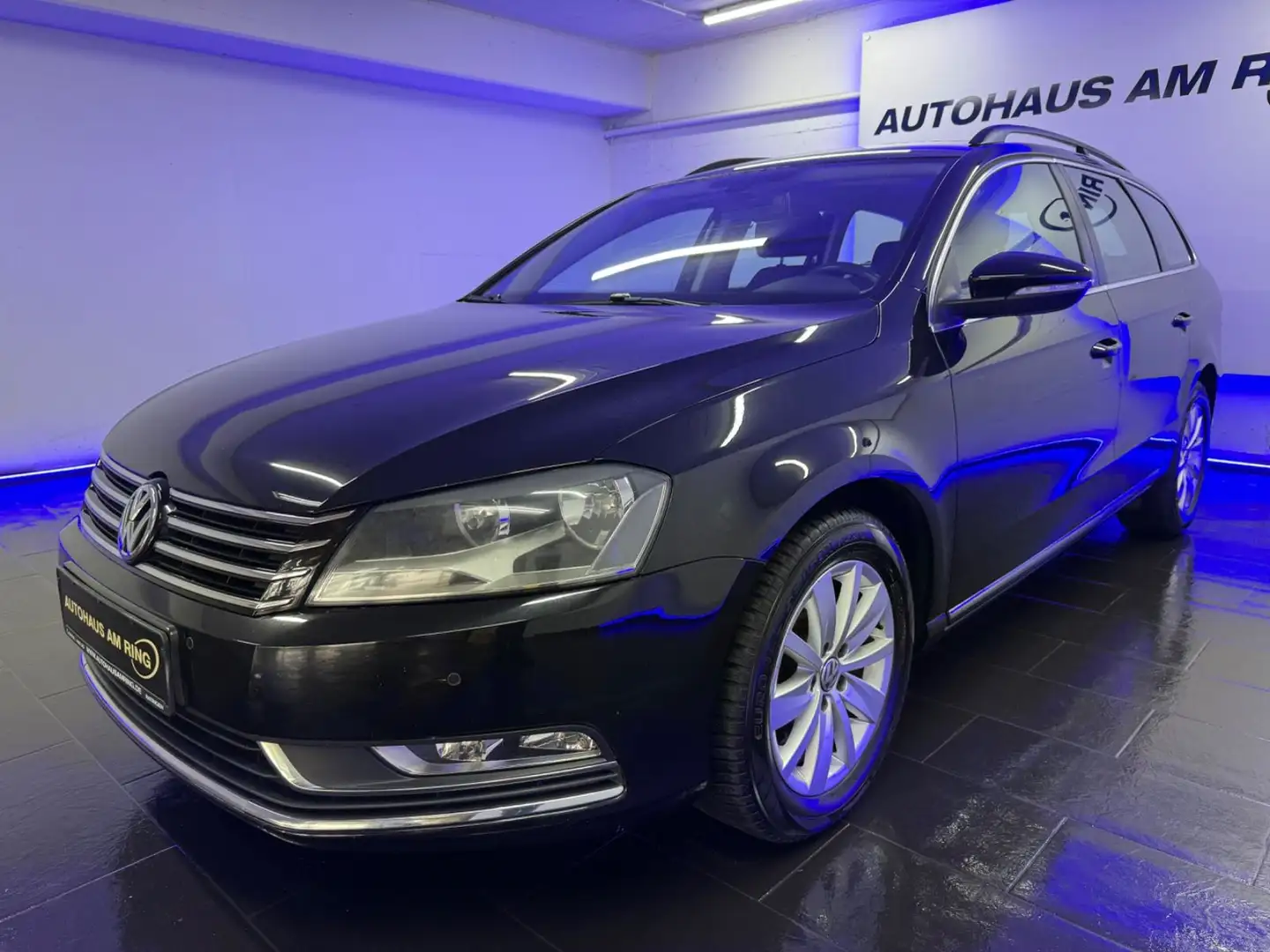 Volkswagen Passat Variant Comfortl. BMT NAVI 2xPDC SZHG ALU Schwarz - 2