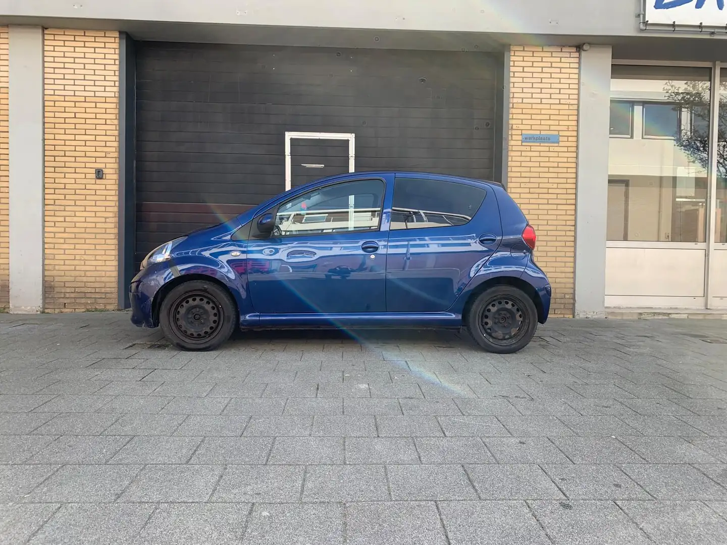 Toyota Aygo 1.0-12V + Blauw - 1