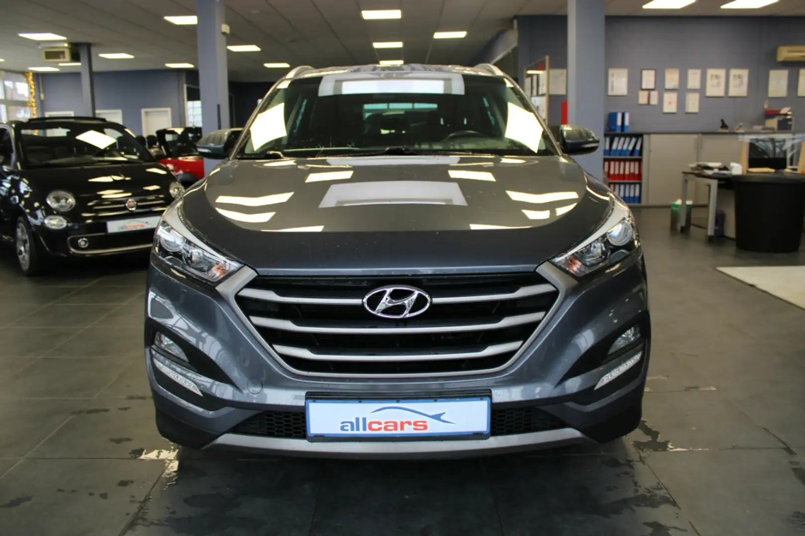 Hyundai TUCSON 1.6 GDI 2WD Intro Edition Grau - 2