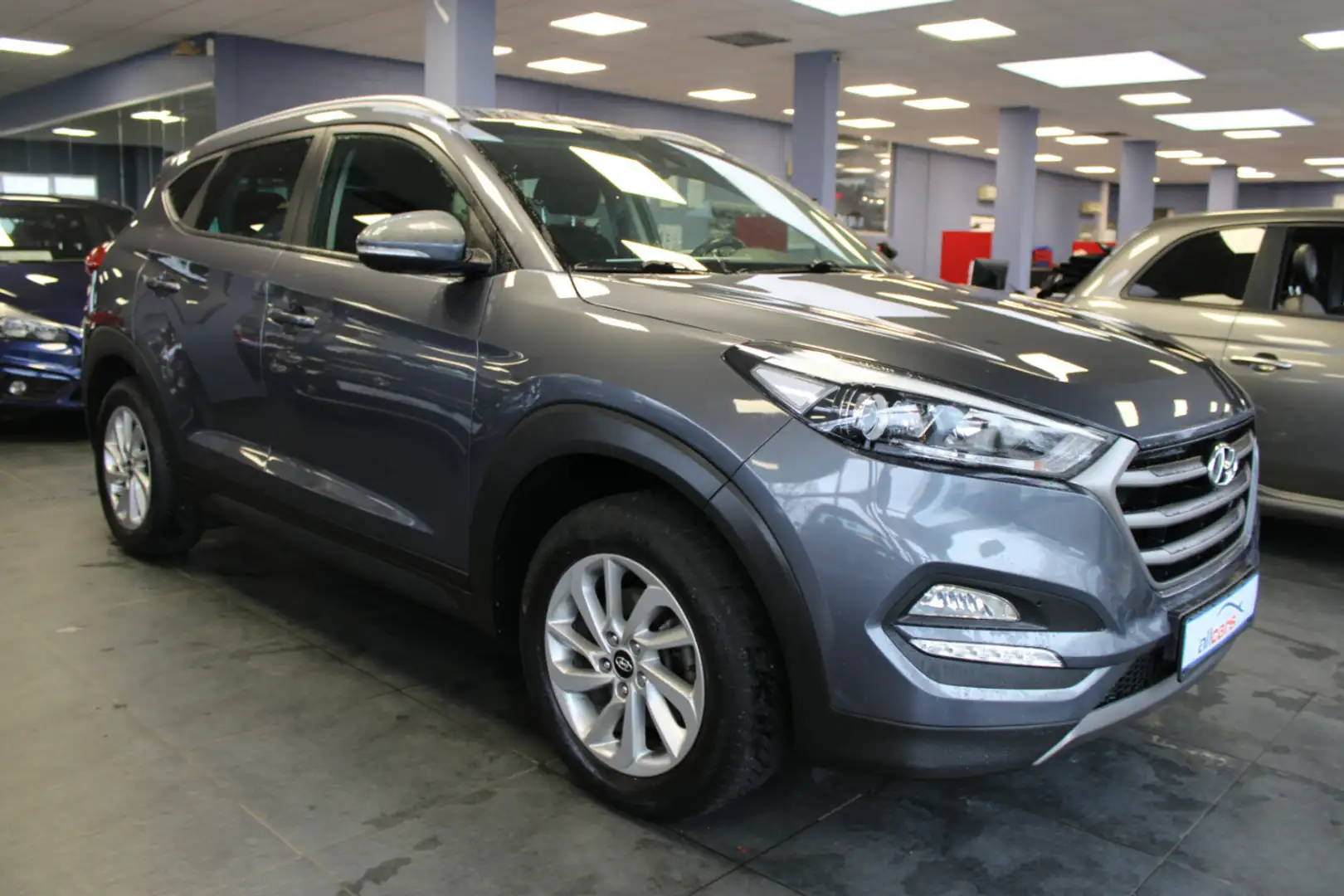 Hyundai TUCSON 1.6 GDI 2WD Intro Edition Grau - 1
