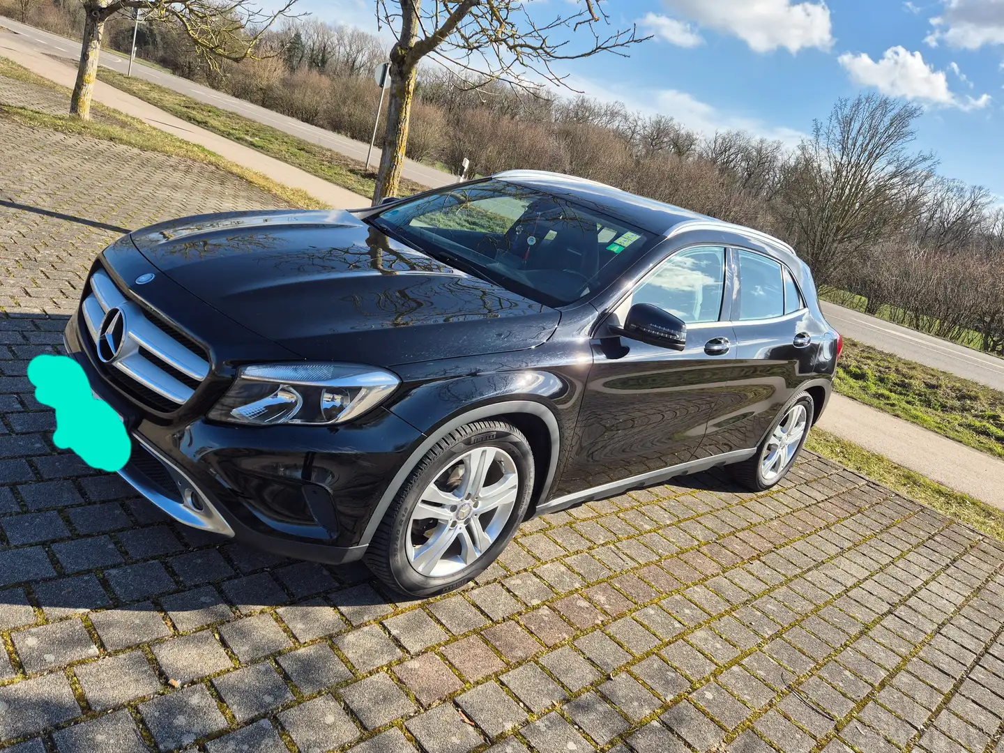 Mercedes-Benz GLA 220 d 4Matic 7G-DCT Schwarz - 1