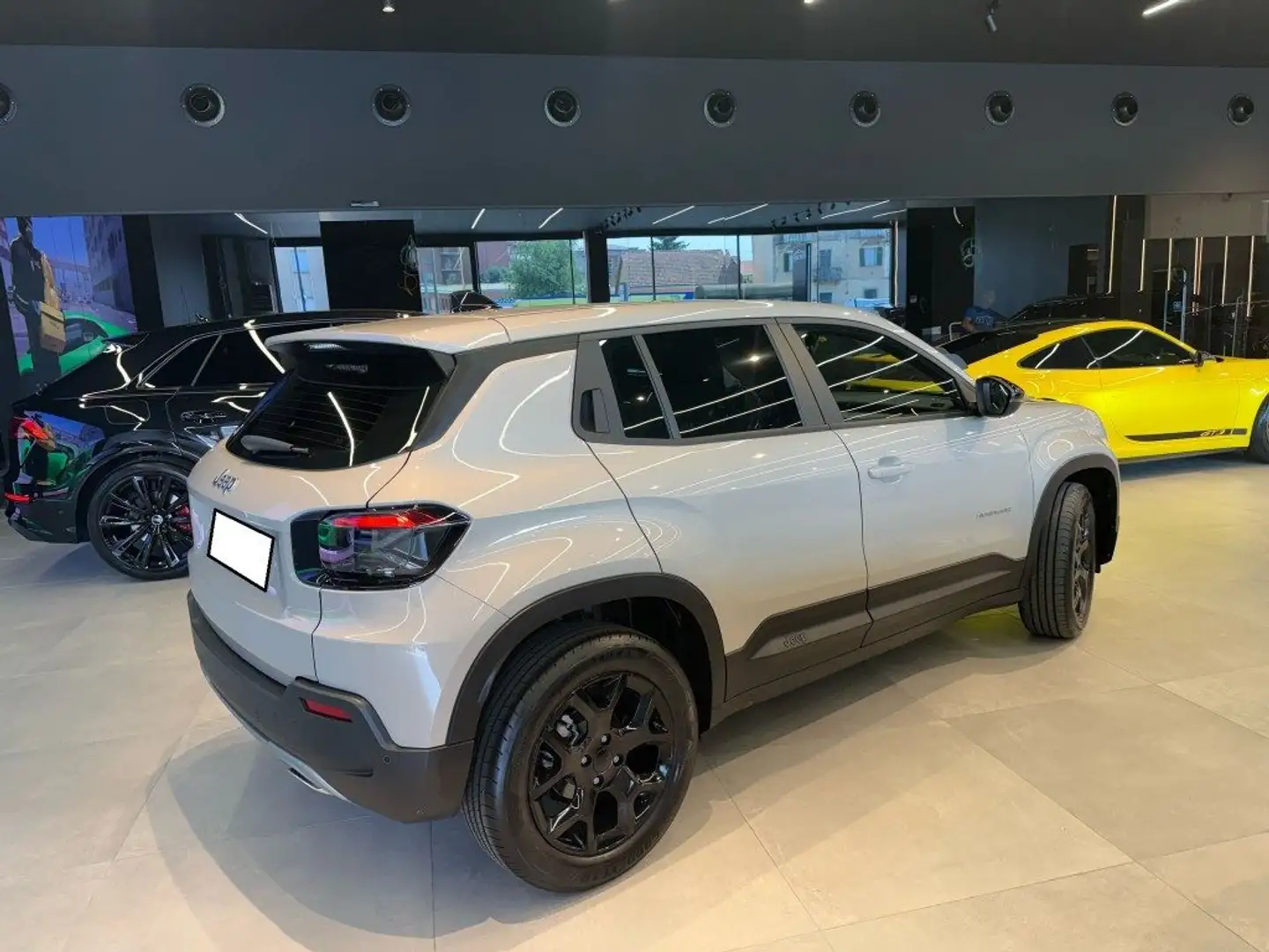 Jeep Avenger 1.2 Turbo 100 CV Longitude Сірий - 2