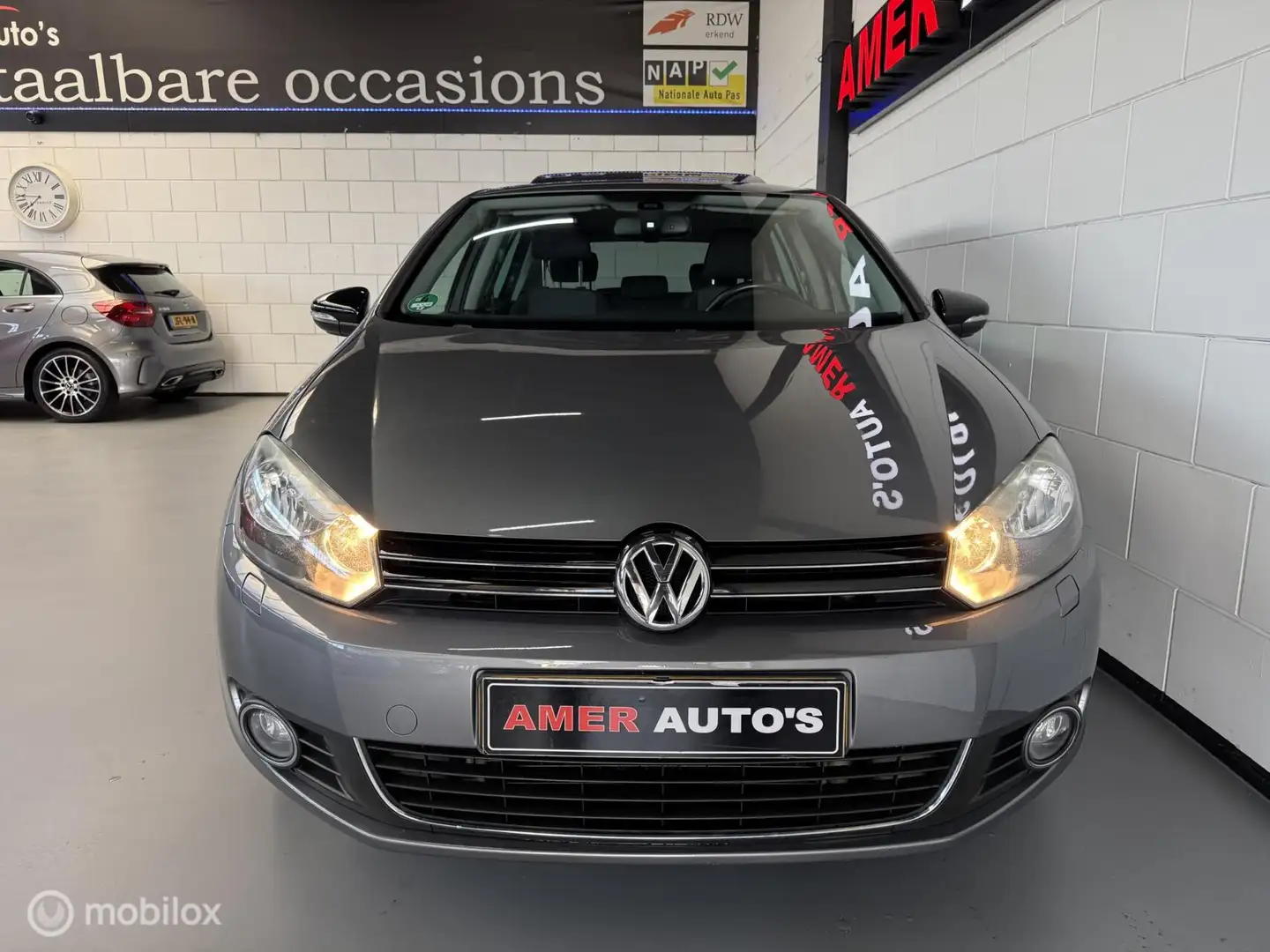 Volkswagen Golf 1.2 TSI Style BlueMotion Grijs - 2