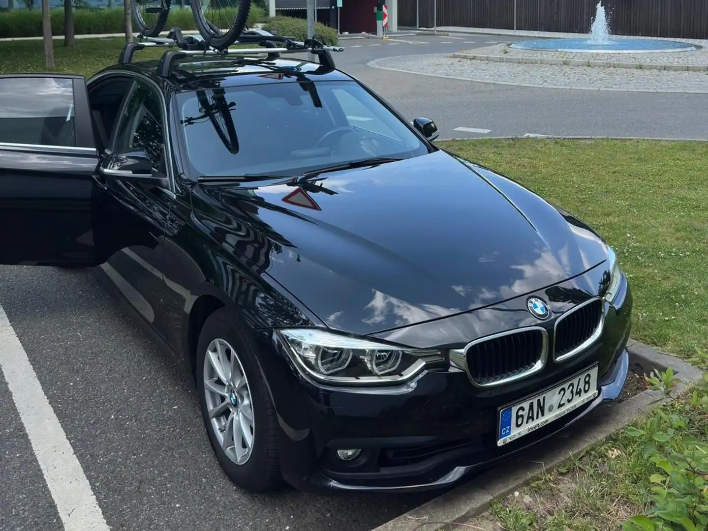 BMW 318 318i 136 ch BVA8 Sport Pack Sport Shadow Schwarz - 1
